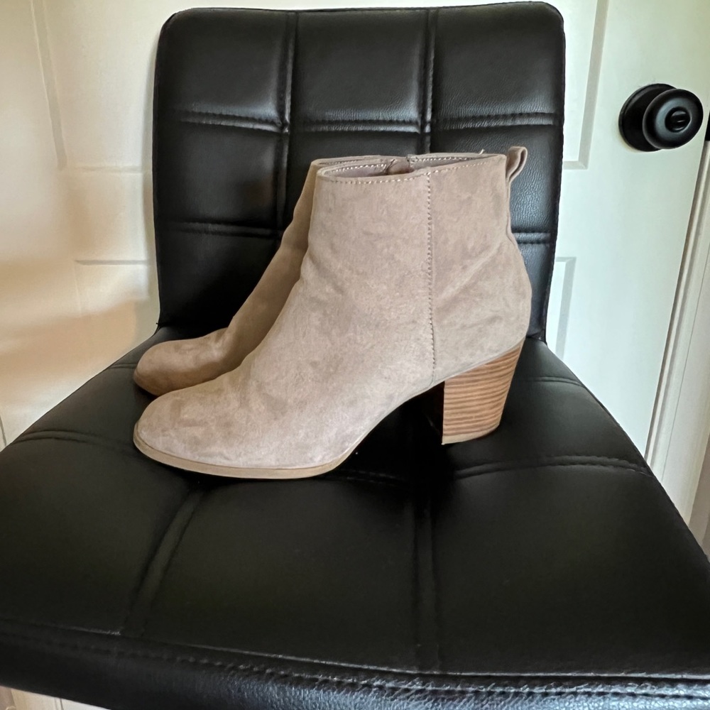 Old Navy Zip Suede Ankle Booties Size 9
